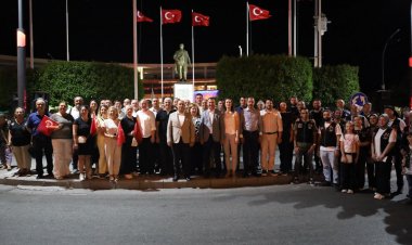 Akhisar’ın Kurtuluşu’nun 104. Yılında Fener Alayı Coşkusu