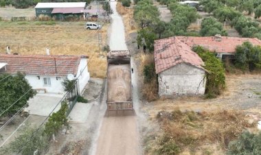 Zeytin Sezonu Öncesi Akhisar’ın Kırsal Yollarında Çalışmalar Hızlandı