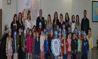 Akhisar Belediyesi Kreşindeki Minikler Polis Amcalarını Ziyaret Etti