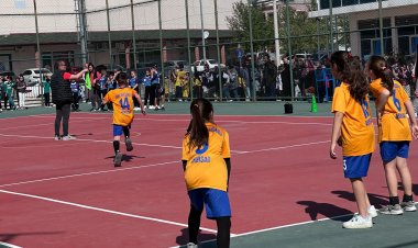 Geleneksel Çocuk Oyunları Mendil Kapmaca Yarışmaları