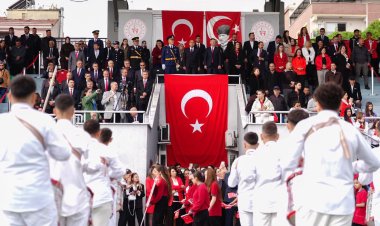 Akhisar’da Cumhuriyet Bayramı Coşkusu Şehir Stadı’nda Yaşandı